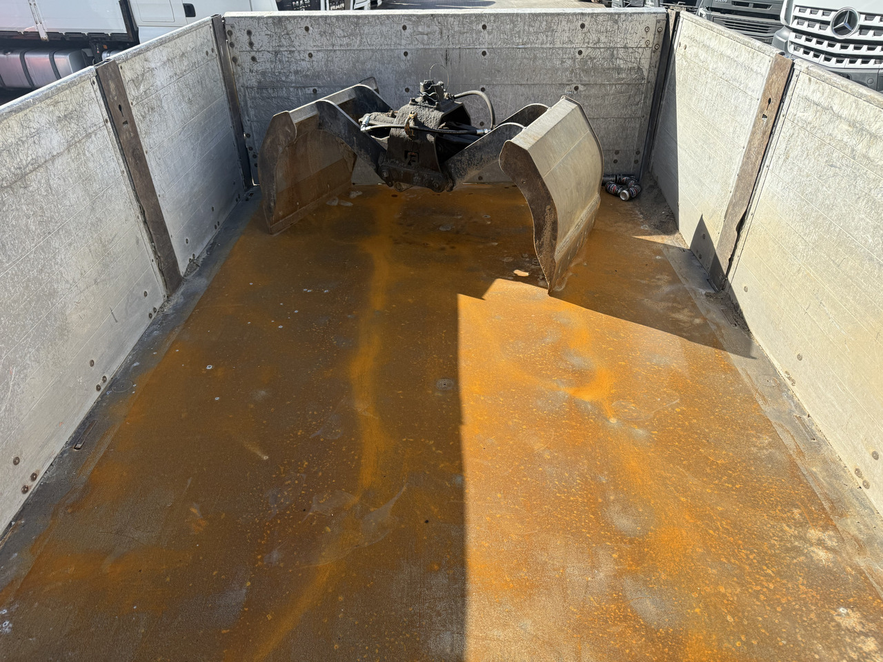 Scania R380 6X2*4 Kipper mit Kran HIAB 220 - Tippbil lastbil, Kranbil: bild 2 Scania R380 6X2*4 Kipper mit Kran HIAB 220 - Tippbil lastbil, Kranbil: bild 2