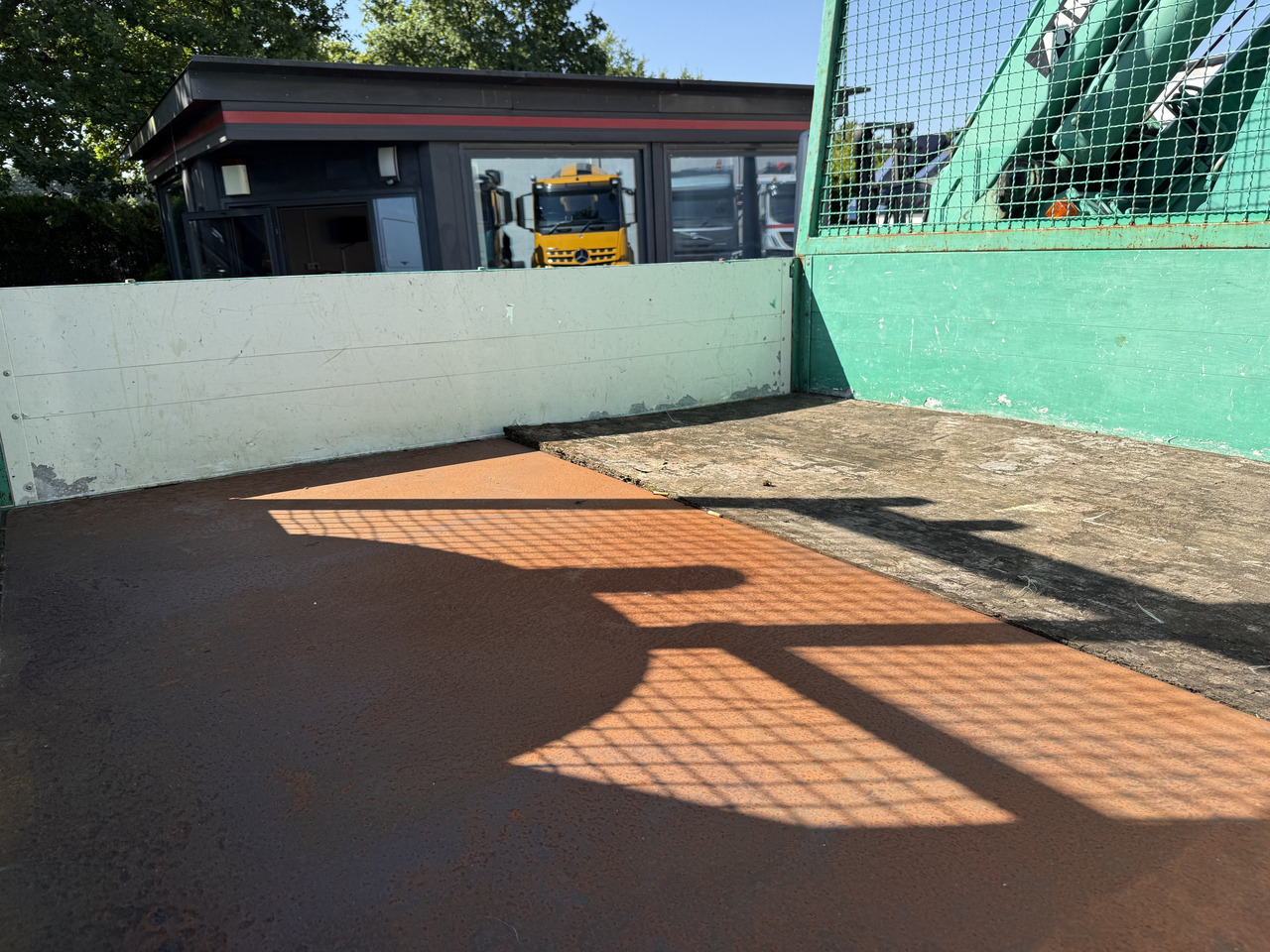 Volvo FM12 420 4X4 Kran MKG 300 bis 24 Meter - Kranbil: bild 2 Volvo FM12 420 4X4 Kran MKG 300 bis 24 Meter - Kranbil: bild 2