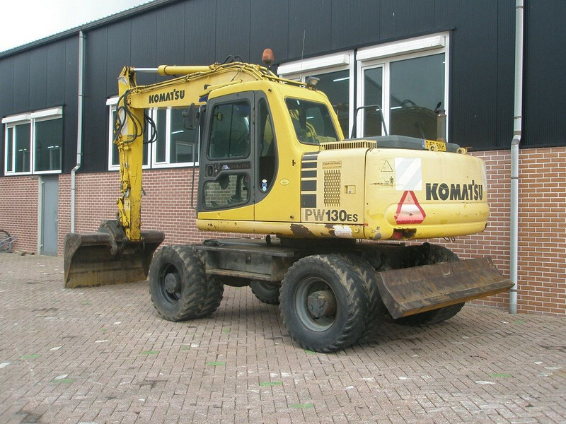 Komatsu PW 130ES-6K - Grävmaskin på däck: bild 2 Komatsu PW 130ES-6K - Grävmaskin på däck: bild 2