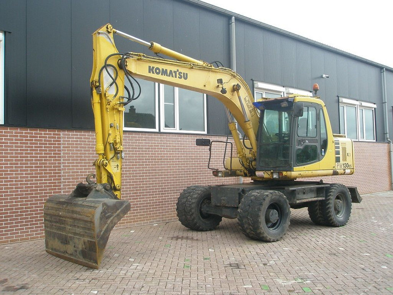 Komatsu PW 130ES-6K - Grävmaskin på däck: bild 1 Komatsu PW 130ES-6K - Grävmaskin på däck: bild 1