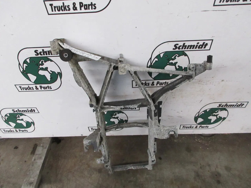 DAF 1396936 KOPLAMPBEUGEL LINKS DAF XF 105 EURO 5 - Hytt och interiör för Lastbil: bild 3 DAF 1396936 KOPLAMPBEUGEL LINKS DAF XF 105 EURO 5 - Hytt och interiör för Lastbil: bild 3