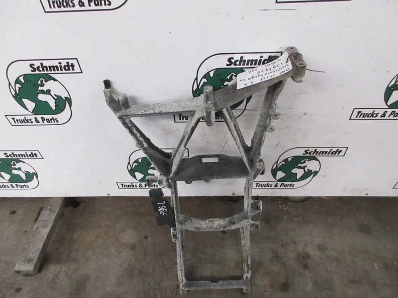 DAF 1396936 KOPLAMPBEUGEL LINKS DAF XF 105 EURO 5 - Hytt och interiör för Lastbil: bild 4 DAF 1396936 KOPLAMPBEUGEL LINKS DAF XF 105 EURO 5 - Hytt och interiör för Lastbil: bild 4