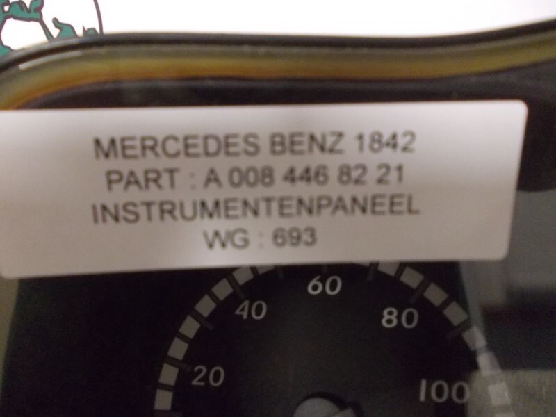 Mercedes-Benz A 008 446 82 21 // 1842 MP 4 - Instrumentbräda för Lastbil: bild 2 Mercedes-Benz A 008 446 82 21 // 1842 MP 4 - Instrumentbräda för Lastbil: bild 2