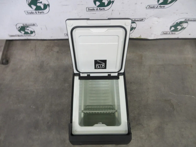 Mercedes-Benz A 960 840 09 43 KOELKAST MERCEDES BENZ 1845 MP4 EURO 6 - Hytt och interiör för Lastbil: bild 3 Mercedes-Benz A 960 840 09 43 KOELKAST MERCEDES BENZ 1845 MP4 EURO 6 - Hytt och interiör för Lastbil: bild 3