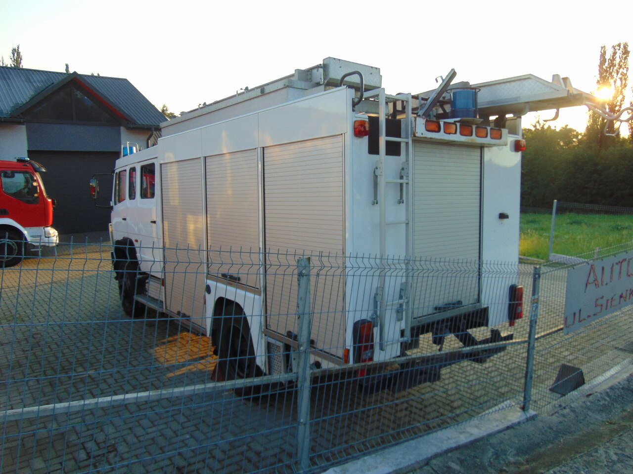MERCEDES-BENZ 1124AF 4x4 MAGIRUS - Släck/ Räddningsvagn: bild 3 MERCEDES-BENZ 1124AF 4x4 MAGIRUS - Släck/ Räddningsvagn: bild 3