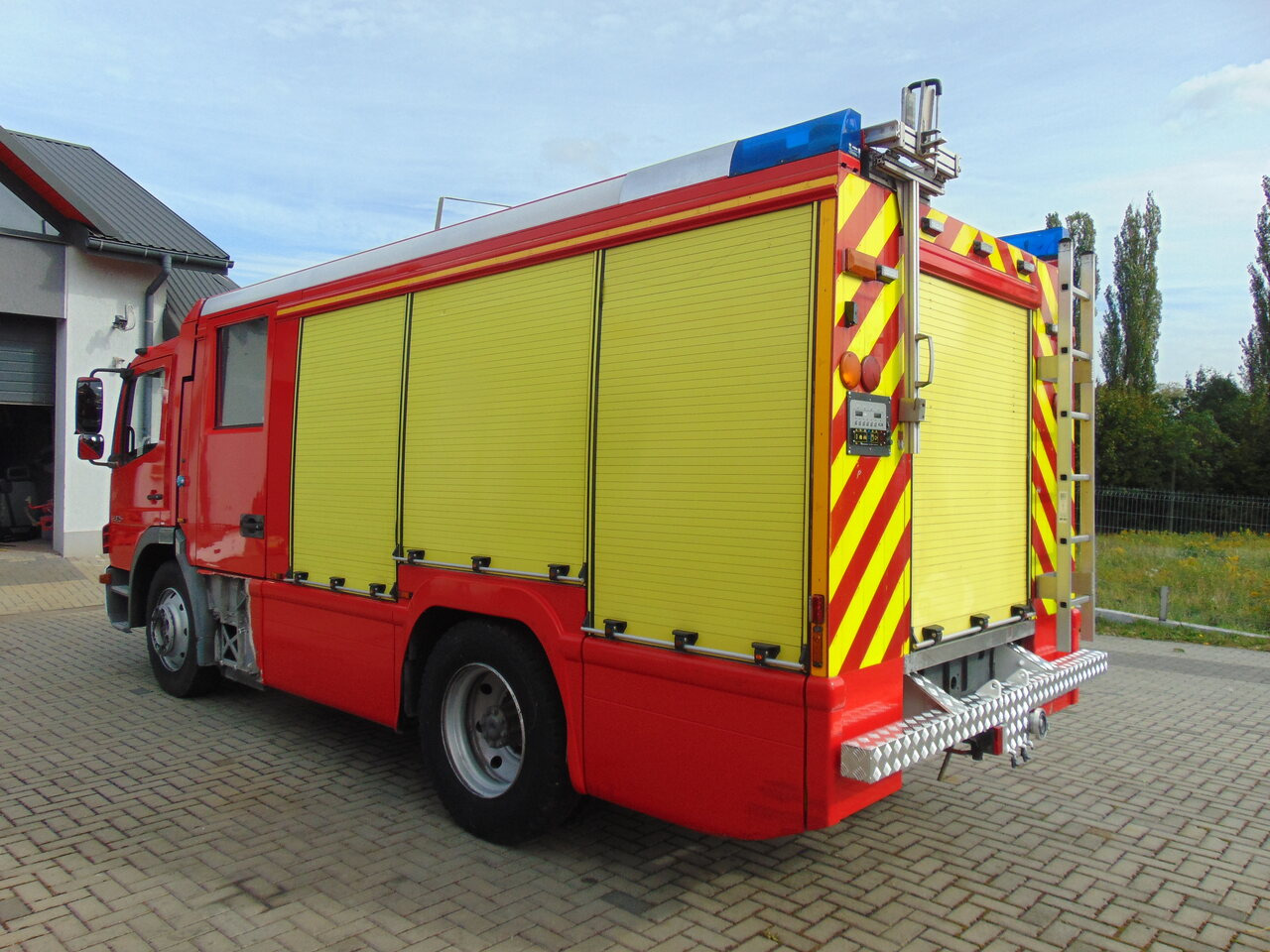 MERCEDES-BENZ Atego 1325F GIMAEX - Släck/ Räddningsvagn: bild 4 MERCEDES-BENZ Atego 1325F GIMAEX - Släck/ Räddningsvagn: bild 4