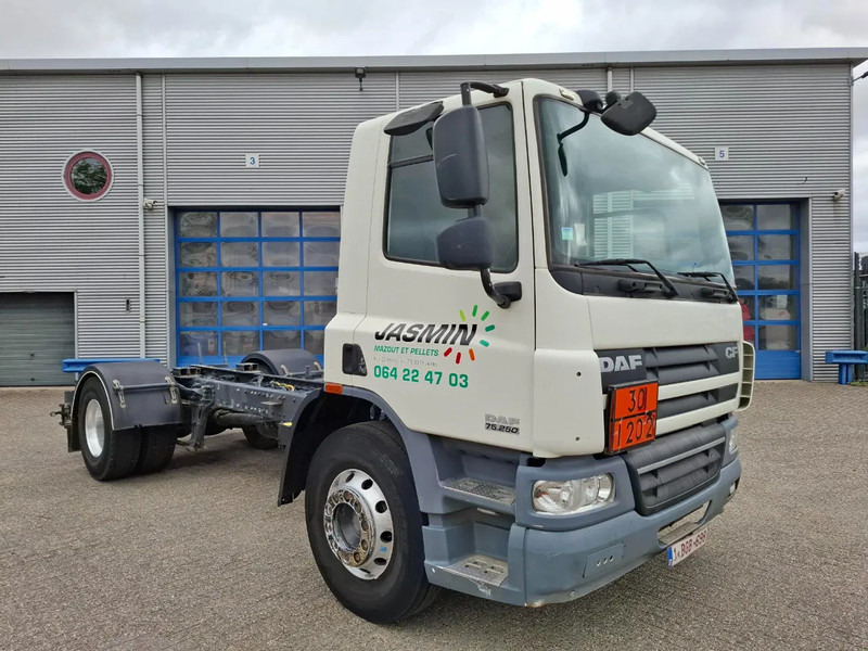 DAF CF75-250 / ADR / ONLY:320740 KM / PTO / INLINER / ALCOA / GOOD CONDITION / MANUAL / EURO-5 / 2011 - Chassi lastbil: bild 2 DAF CF75-250 / ADR / ONLY:320740 KM / PTO / INLINER / ALCOA / GOOD CONDITION / MANUAL / EURO-5 / 2011 - Chassi lastbil: bild 2