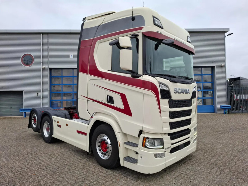 Scania NGS S650 V8 / RETARDER / 633397 KM / 9 TON FRONT AXELE / FULL-AIR / INLINER / FULL SPOILER / LEATHER / ALCOA / NAVI / FRIDGE / E - Dragbil: bild 2 Scania NGS S650 V8 / RETARDER / 633397 KM / 9 TON FRONT AXELE / FULL-AIR / INLINER / FULL SPOILER / LEATHER / ALCOA / NAVI / FRIDGE / E - Dragbil: bild 2