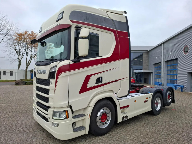 Scania NGS S650 V8 / RETARDER / 633397 KM / 9 TON FRONT AXELE / FULL-AIR / INLINER / FULL SPOILER / LEATHER / ALCOA / NAVI / FRIDGE / E - Dragbil: bild 1 Scania NGS S650 V8 / RETARDER / 633397 KM / 9 TON FRONT AXELE / FULL-AIR / INLINER / FULL SPOILER / LEATHER / ALCOA / NAVI / FRIDGE / E - Dragbil: bild 1