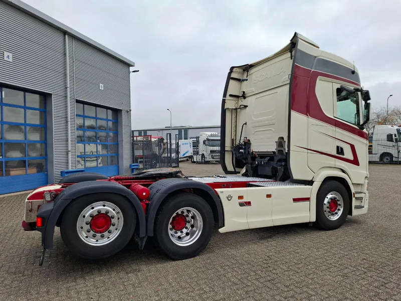 Scania NGS S650 V8 / RETARDER / 633397 KM / 9 TON FRONT AXELE / FULL-AIR / INLINER / FULL SPOILER / LEATHER / ALCOA / NAVI / FRIDGE / E - Dragbil: bild 5 Scania NGS S650 V8 / RETARDER / 633397 KM / 9 TON FRONT AXELE / FULL-AIR / INLINER / FULL SPOILER / LEATHER / ALCOA / NAVI / FRIDGE / E - Dragbil: bild 5