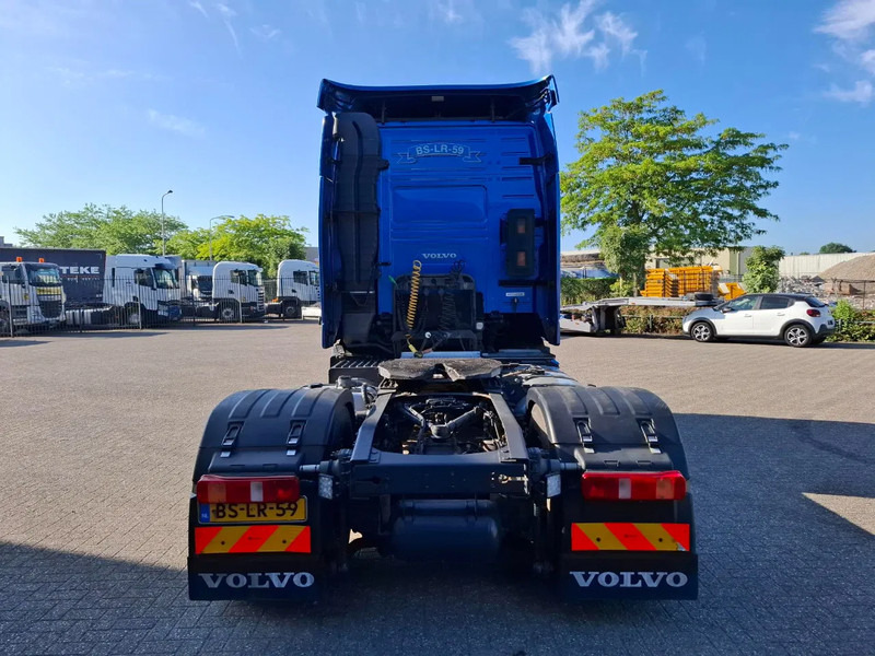 Volvo FH13-400 / HYDRAULICS / NL TRUCK / TUV:14-09-2025 / GLOBETROTTER / FRIGDE / AIRCO / AUTOMATIC / EURO-5 / 2006 - Dragbil: bild 4 Volvo FH13-400 / HYDRAULICS / NL TRUCK / TUV:14-09-2025 / GLOBETROTTER / FRIGDE / AIRCO / AUTOMATIC / EURO-5 / 2006 - Dragbil: bild 4