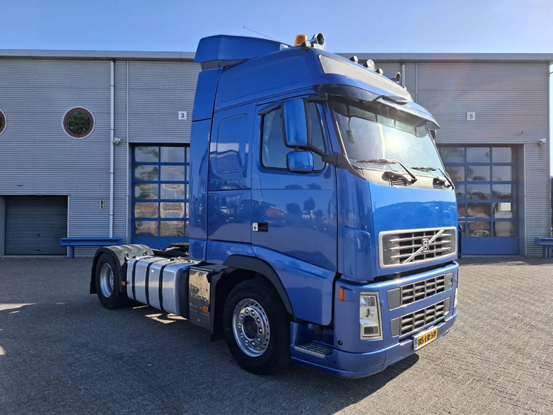 Volvo FH13-400 / HYDRAULICS / NL TRUCK / TUV:14-09-2025 / GLOBETROTTER / FRIGDE / AIRCO / AUTOMATIC / EURO-5 / 2006 - Dragbil: bild 2 Volvo FH13-400 / HYDRAULICS / NL TRUCK / TUV:14-09-2025 / GLOBETROTTER / FRIGDE / AIRCO / AUTOMATIC / EURO-5 / 2006 - Dragbil: bild 2