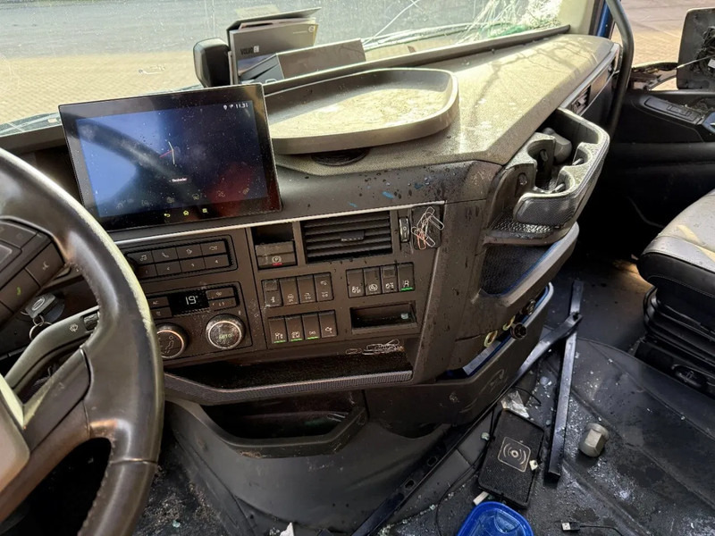 Dragbil Volvo FH5-460 / ENGINE RUNING / HYDRAULICS / I-SAVE / VEB+ / ONLY:446560 KM / DOUBLE TANK / LWDS / EURO-6 / 2021: bild 17 Dragbil Volvo FH5-460 / ENGINE RUNING / HYDRAULICS / I-SAVE / VEB+ / ONLY:446560 KM / DOUBLE TANK / LWDS / EURO-6 / 2021: bild 17