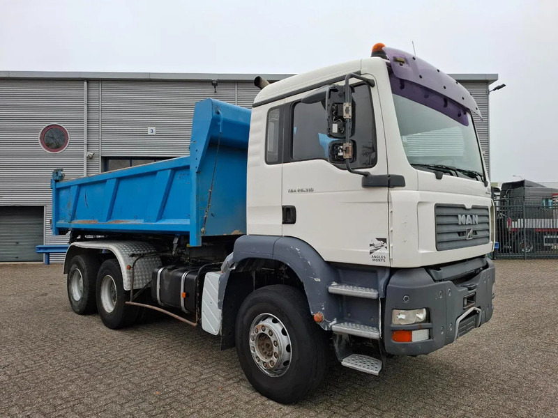 MAN TGA 26.310 / 6X4 / 2XBIG AXLE / 2SIDE TIPPER / ONLY:545423 KM / TUV:06-05-2026 / FULL-STEEL / AIRCO / MANUAL / EURO-4 / 2005 - Tippbil lastbil: bild 4 MAN TGA 26.310 / 6X4 / 2XBIG AXLE / 2SIDE TIPPER / ONLY:545423 KM / TUV:06-05-2026 / FULL-STEEL / AIRCO / MANUAL / EURO-4 / 2005 - Tippbil lastbil: bild 4