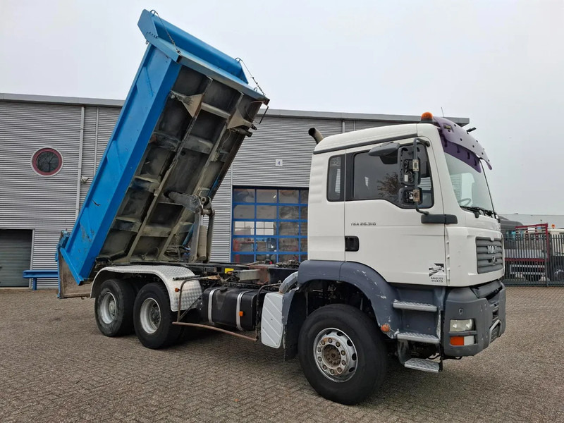MAN TGA 26.310 / 6X4 / 2XBIG AXLE / 2SIDE TIPPER / ONLY:545423 KM / TUV:06-05-2026 / FULL-STEEL / AIRCO / MANUAL / EURO-4 / 2005 - Tippbil lastbil: bild 5 MAN TGA 26.310 / 6X4 / 2XBIG AXLE / 2SIDE TIPPER / ONLY:545423 KM / TUV:06-05-2026 / FULL-STEEL / AIRCO / MANUAL / EURO-4 / 2005 - Tippbil lastbil: bild 5