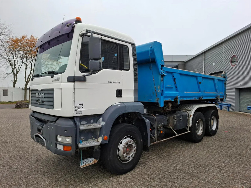 MAN TGA 26.310 / 6X4 / 2XBIG AXLE / 2SIDE TIPPER / ONLY:545423 KM / TUV:06-05-2026 / FULL-STEEL / AIRCO / MANUAL / EURO-4 / 2005 - Tippbil lastbil: bild 3 MAN TGA 26.310 / 6X4 / 2XBIG AXLE / 2SIDE TIPPER / ONLY:545423 KM / TUV:06-05-2026 / FULL-STEEL / AIRCO / MANUAL / EURO-4 / 2005 - Tippbil lastbil: bild 3