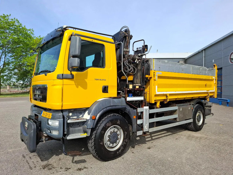 MAN TGM 18.250 / 4X4 / NL TRUCK / TUV:30-04-2026 / 118783 KM / HMF 1110 K2 / ROTATOR / GOOD TYRES / FULL-STEEL / DRUM BRAKES / MANUA - Tippbil lastbil, Kranbil: bild 3 MAN TGM 18.250 / 4X4 / NL TRUCK / TUV:30-04-2026 / 118783 KM / HMF 1110 K2 / ROTATOR / GOOD TYRES / FULL-STEEL / DRUM BRAKES / MANUA - Tippbil lastbil, Kranbil: bild 3