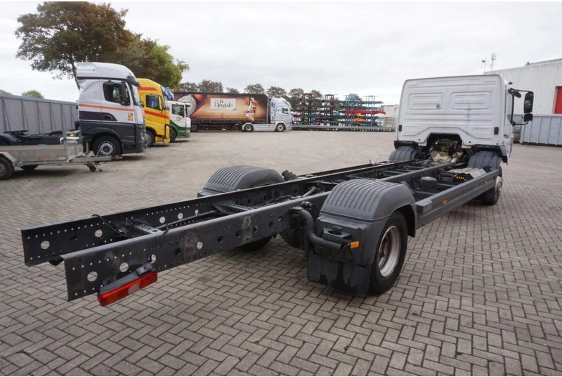 Mercedes-Benz ATEGO 1221 / ENGINE RUNNING / ONLY:253095 KM / AUTOMATIC / EURO-6 / 2017 - Chassi lastbil: bild 4 Mercedes-Benz ATEGO 1221 / ENGINE RUNNING / ONLY:253095 KM / AUTOMATIC / EURO-6 / 2017 - Chassi lastbil: bild 4