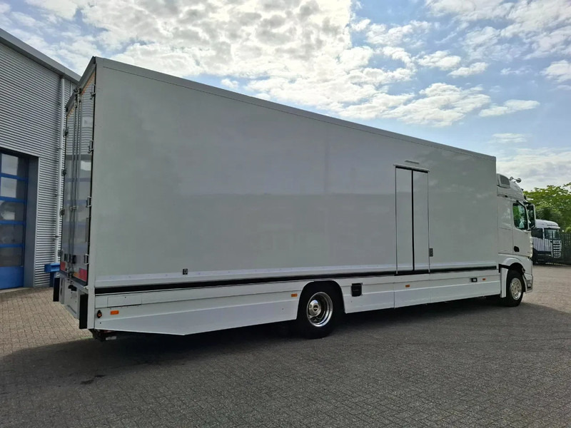 Mercedes-Benz Actros 1843 / GERMAN FLOWER TRUCK / 162021 KM / ISOLATED BOX / COOL & HEATED / NAVI / PLATFORM 1500 KG / TOP CONDITION / FULL-AI - Matbil: bild 5 Mercedes-Benz Actros 1843 / GERMAN FLOWER TRUCK / 162021 KM / ISOLATED BOX / COOL & HEATED / NAVI / PLATFORM 1500 KG / TOP CONDITION / FULL-AI - Matbil: bild 5