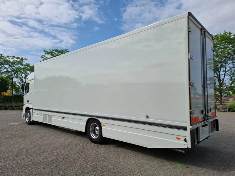 Mercedes-Benz Actros 1843 / GERMAN FLOWER TRUCK / 162021 KM / ISOLATED BOX / COOL & HEATED / NAVI / PLATFORM 1500 KG / TOP CONDITION / FULL-AI - Matbil: bild 3 Mercedes-Benz Actros 1843 / GERMAN FLOWER TRUCK / 162021 KM / ISOLATED BOX / COOL & HEATED / NAVI / PLATFORM 1500 KG / TOP CONDITION / FULL-AI - Matbil: bild 3