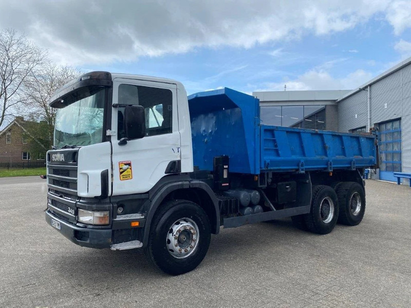Scania 114-340 / 6X4 / 2 SIDE TIPPER / BIG AXLE / FULL-STEEL / DRUM BRAKES / MANUAL / 1999 - Tippbil lastbil: bild 1 Scania 114-340 / 6X4 / 2 SIDE TIPPER / BIG AXLE / FULL-STEEL / DRUM BRAKES / MANUAL / 1999 - Tippbil lastbil: bild 1