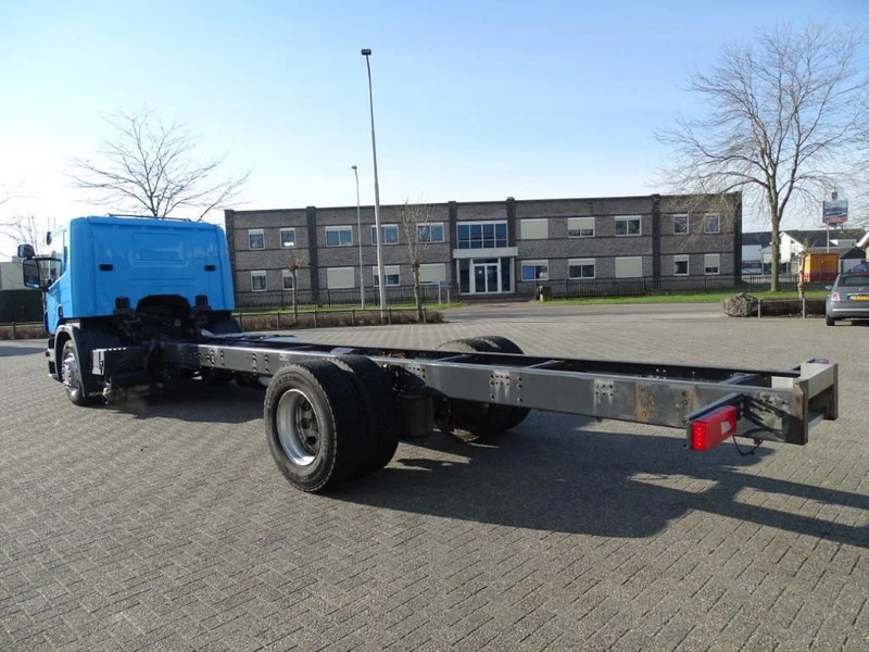 Scania P250 / AUTOMATIC / ONLY 155351 DKM / GOOD STATE / WB 5900 CM / FULL AIR / NAVI / EURO-6 / 2014 - Chassi lastbil: bild 3 Scania P250 / AUTOMATIC / ONLY 155351 DKM / GOOD STATE / WB 5900 CM / FULL AIR / NAVI / EURO-6 / 2014 - Chassi lastbil: bild 3