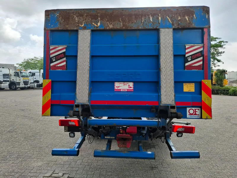 Scania R580 V8 / RETARDER / LIFT+LENKACHSE / FULL-AIR / PLATFORM 2000 KG / LEATHER / AIRCO / AUTOMATIC / EURO-6 / 2014 - Chassi lastbil: bild 4 Scania R580 V8 / RETARDER / LIFT+LENKACHSE / FULL-AIR / PLATFORM 2000 KG / LEATHER / AIRCO / AUTOMATIC / EURO-6 / 2014 - Chassi lastbil: bild 4
