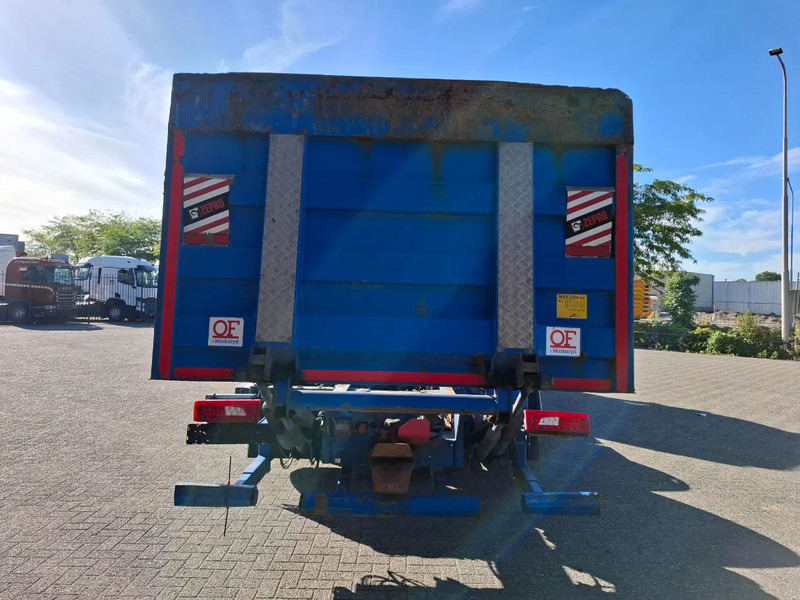 Scania R580 V8 / RETARDER / LIFT+LENKACHSE / FULL-AIR / PLATFORM 2000 KG / LEATHER / AIRCO / AUTOMATIC / EURO-6 / 2015 - Chassi lastbil: bild 4 Scania R580 V8 / RETARDER / LIFT+LENKACHSE / FULL-AIR / PLATFORM 2000 KG / LEATHER / AIRCO / AUTOMATIC / EURO-6 / 2015 - Chassi lastbil: bild 4