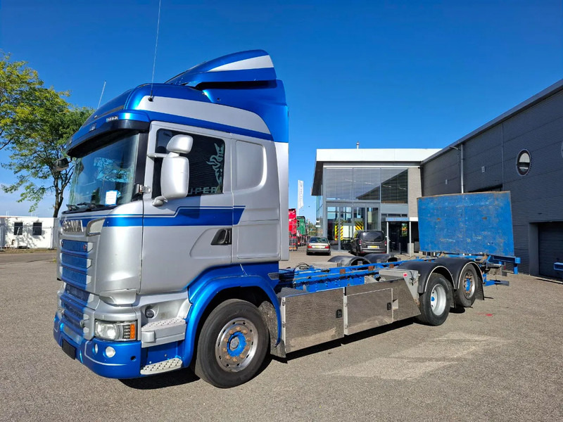 Scania R580 V8 / RETARDER / LIFT+LENKACHSE / FULL-AIR / PLATFORM 2000 KG / LEATHER / AIRCO / AUTOMATIC / EURO-6 / 2015 - Chassi lastbil: bild 1 Scania R580 V8 / RETARDER / LIFT+LENKACHSE / FULL-AIR / PLATFORM 2000 KG / LEATHER / AIRCO / AUTOMATIC / EURO-6 / 2015 - Chassi lastbil: bild 1