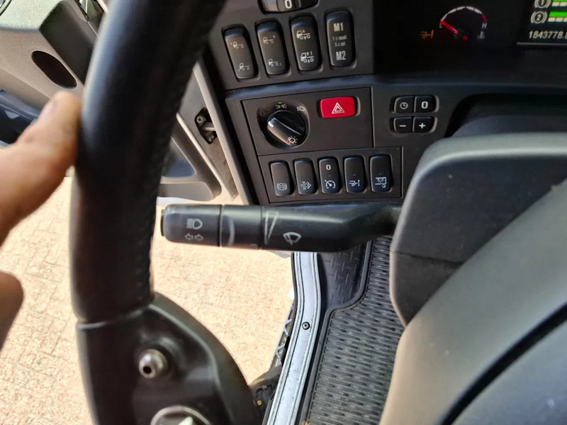 Chassi lastbil Scania R580 V8 / RETARDER / LIFT+LENKACHSE / FULL-AIR / PLATFORM 2000 KG / NAVI / LEATHER / AIRCO / AUTOMATIC / EURO-6 / 2014: bild 19