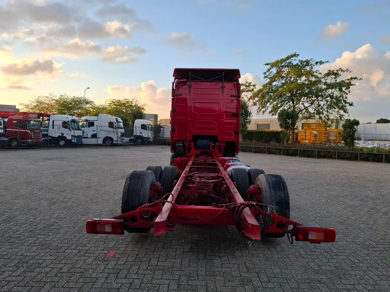 Volvo FH16-750 / BIG AXLE / VEB+ / ONLY:679711 KM / TECHNICAL 70TON / 9TON FRONT AXLE / INLINER / FULL-AIR / AUTOMATIC / EURO-6 / 2018 - Chassi lastbil: bild 4 Volvo FH16-750 / BIG AXLE / VEB+ / ONLY:679711 KM / TECHNICAL 70TON / 9TON FRONT AXLE / INLINER / FULL-AIR / AUTOMATIC / EURO-6 / 2018 - Chassi lastbil: bild 4