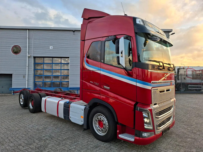 Volvo FH16-750 / BIG AXLE / VEB+ / ONLY:679711 KM / TECHNICAL 70TON / 9TON FRONT AXLE / INLINER / FULL-AIR / AUTOMATIC / EURO-6 / 2018 - Chassi lastbil: bild 2 Volvo FH16-750 / BIG AXLE / VEB+ / ONLY:679711 KM / TECHNICAL 70TON / 9TON FRONT AXLE / INLINER / FULL-AIR / AUTOMATIC / EURO-6 / 2018 - Chassi lastbil: bild 2