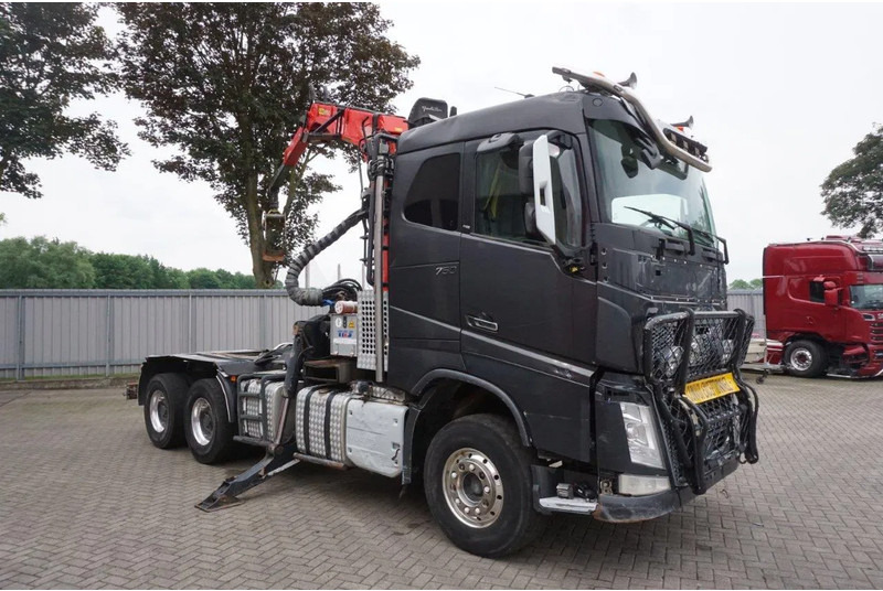 Volvo FH16-750 / ENGINE RUNNING / 6x4 / RETARDER / BIG AXLE / VEB+ / PALFINGER FD250 / EURO-6 / 2016 - Timmerbil, Kranbil: bild 4 Volvo FH16-750 / ENGINE RUNNING / 6x4 / RETARDER / BIG AXLE / VEB+ / PALFINGER FD250 / EURO-6 / 2016 - Timmerbil, Kranbil: bild 4