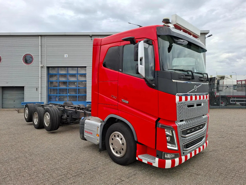 Volvo FH16-750 / VEB+ / ONLY:349761 KM / 9TON FRONT AXLE / INLINER / TECHNICAL 60TON / FULL-AIR / AUTOMATIC / EURO-6 / 2016 - Chassi lastbil: bild 2 Volvo FH16-750 / VEB+ / ONLY:349761 KM / 9TON FRONT AXLE / INLINER / TECHNICAL 60TON / FULL-AIR / AUTOMATIC / EURO-6 / 2016 - Chassi lastbil: bild 2