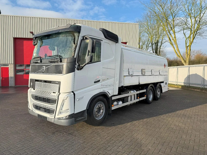 Volvo FH5-500 6X2 / ENGINE RUNNING / LIFT+LENKACHSE / FULL AIR / ADR / EUROTANK / 9-TON FRONT AXLE / I-SAVE / EURO-6 / 2022 - Tankbil: bild 1 Volvo FH5-500 6X2 / ENGINE RUNNING / LIFT+LENKACHSE / FULL AIR / ADR / EUROTANK / 9-TON FRONT AXLE / I-SAVE / EURO-6 / 2022 - Tankbil: bild 1