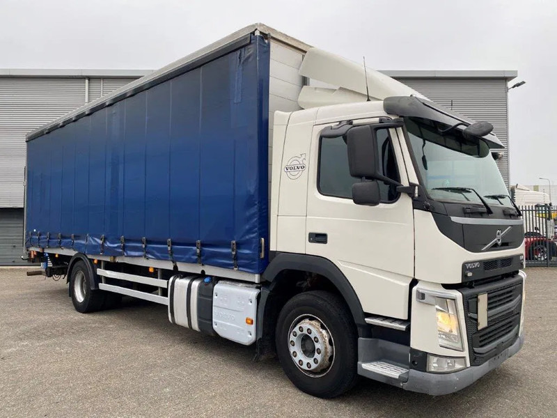 Volvo FM11-330 / LOW KM'S:472120 KM / LWDS / FULL-AIR / NAVI / CURTAIN SAILS / PLATFORM 2500KG / AUTOMATIC / EURO-6 / 2016 - Kapellbil: bild 2 Volvo FM11-330 / LOW KM'S:472120 KM / LWDS / FULL-AIR / NAVI / CURTAIN SAILS / PLATFORM 2500KG / AUTOMATIC / EURO-6 / 2016 - Kapellbil: bild 2