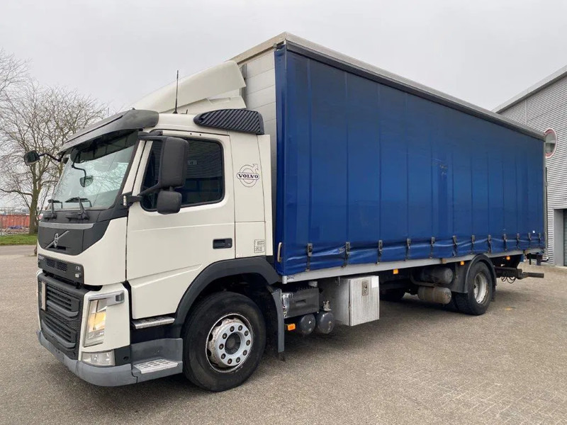Volvo FM11-330 / LOW KM'S:472120 KM / LWDS / FULL-AIR / NAVI / CURTAIN SAILS / PLATFORM 2500KG / AUTOMATIC / EURO-6 / 2016 - Kapellbil: bild 1 Volvo FM11-330 / LOW KM'S:472120 KM / LWDS / FULL-AIR / NAVI / CURTAIN SAILS / PLATFORM 2500KG / AUTOMATIC / EURO-6 / 2016 - Kapellbil: bild 1