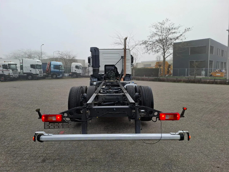 Volvo FM4-420 / VEB+ / LWDS / LIFT+LENKACHSE / ONLY:336223 KM / INLINER / AUTOMATIC / EURO-6 / 2018 - Chassi lastbil: bild 4 Volvo FM4-420 / VEB+ / LWDS / LIFT+LENKACHSE / ONLY:336223 KM / INLINER / AUTOMATIC / EURO-6 / 2018 - Chassi lastbil: bild 4