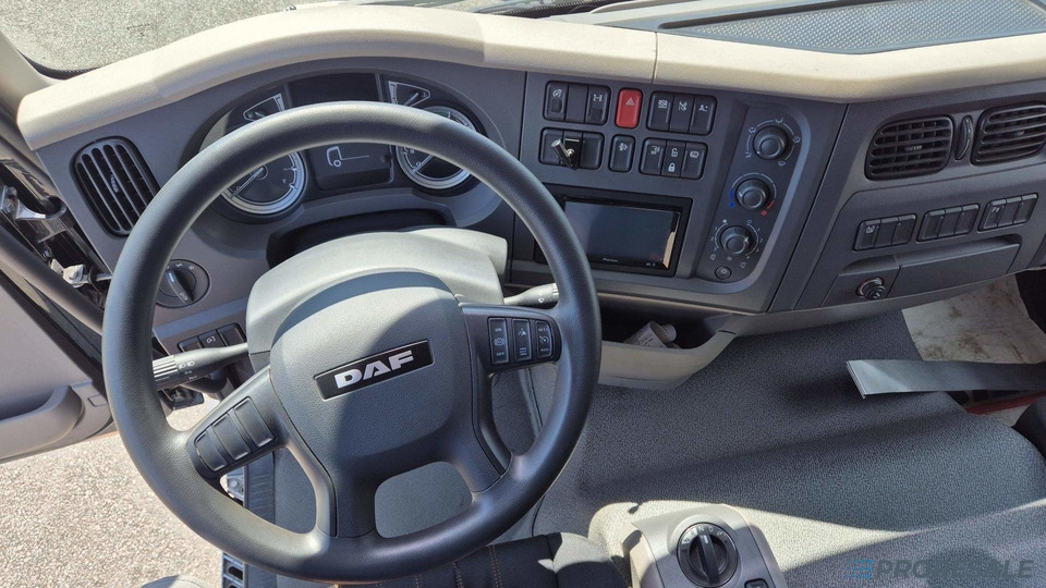 DAF LF 290 FA Sleeper Cab EURO 6 - valník s plachtou - Kapellbil: bild 5 DAF LF 290 FA Sleeper Cab EURO 6 - valník s plachtou - Kapellbil: bild 5