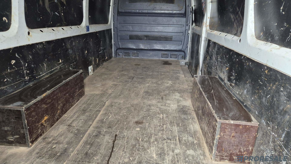 VOLKSWAGEN CRAFTER 2,0 TDi 100 kW skříňový - Volymskåp: bild 4 VOLKSWAGEN CRAFTER 2,0 TDi 100 kW skříňový - Volymskåp: bild 4