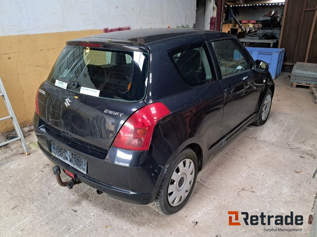 Bil Suzuki Swift 1,3 A/mt - Personbil: bild 3 Bil Suzuki Swift 1,3 A/mt - Personbil: bild 3