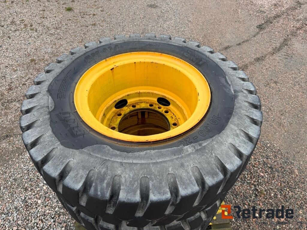 8 däck på fälg till Volvo Grävmaskin 10,00-20 - Byggmaskiner: bild 3 8 däck på fälg till Volvo Grävmaskin 10,00-20 - Byggmaskiner: bild 3