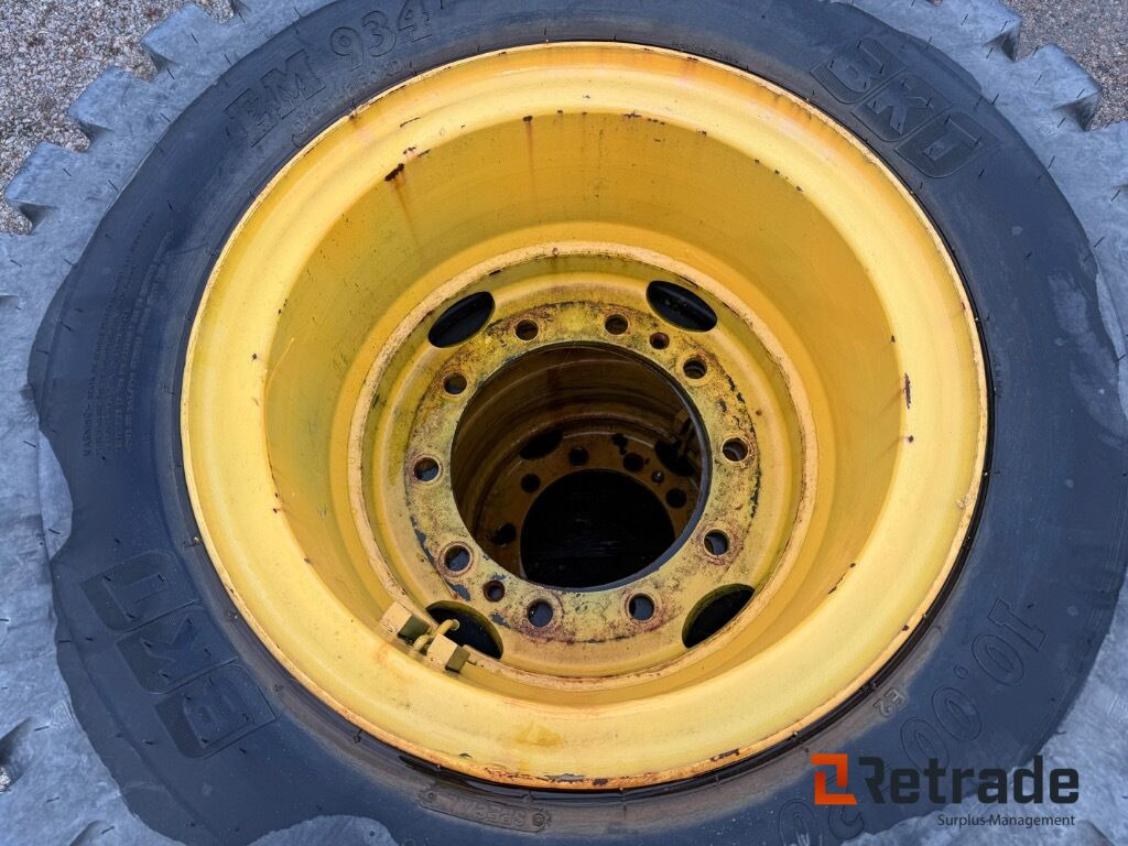 8 däck på fälg till Volvo Grävmaskin 10,00-20 - Byggmaskiner: bild 4 8 däck på fälg till Volvo Grävmaskin 10,00-20 - Byggmaskiner: bild 4