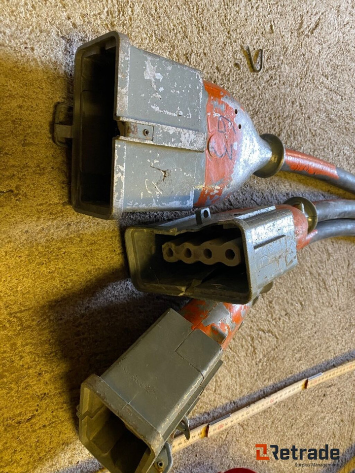 Elkablar i olika längder och handskar - Entreprenadutrustning: bild 3 Elkablar i olika längder och handskar - Entreprenadutrustning: bild 3