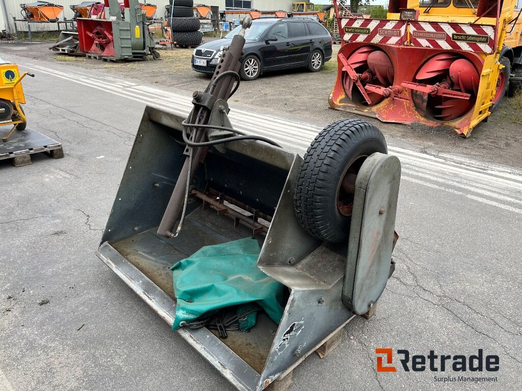 Fjærås 600/1350 liftophængt selvlæssende salt/grusudlægger. - Entreprenadutrustning: bild 1 Fjærås 600/1350 liftophængt selvlæssende salt/grusudlægger. - Entreprenadutrustning: bild 1