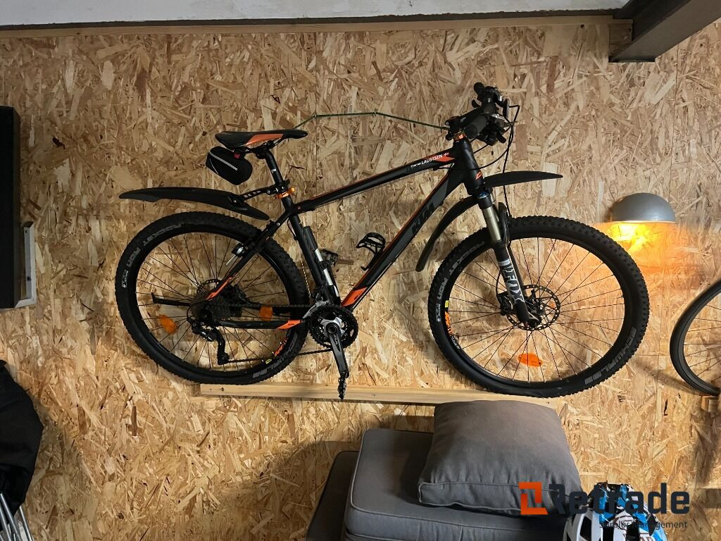 Forskelligt udstyr KTM Mountain bike - Motorcykel: bild 1 Forskelligt udstyr KTM Mountain bike - Motorcykel: bild 1