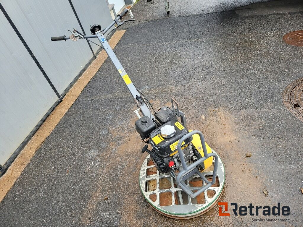 Glättare Atlas Copco BG 240 bensindriven - Entreprenadutrustning: bild 3 Glättare Atlas Copco BG 240 bensindriven - Entreprenadutrustning: bild 3