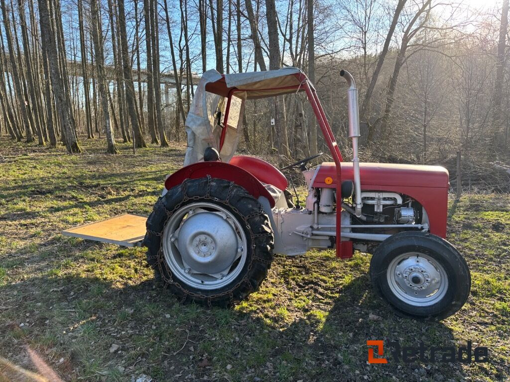 Traktor Ferguson Tea med kedjor och lastbrygga - Lantbruksmaskiner: bild 5 Traktor Ferguson Tea med kedjor och lastbrygga - Lantbruksmaskiner: bild 5