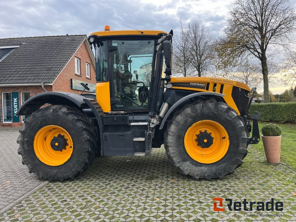 Traktor JCB Fasttrac 4220 serie 4 - Lantbruksmaskiner: bild 4 Traktor JCB Fasttrac 4220 serie 4 - Lantbruksmaskiner: bild 4
