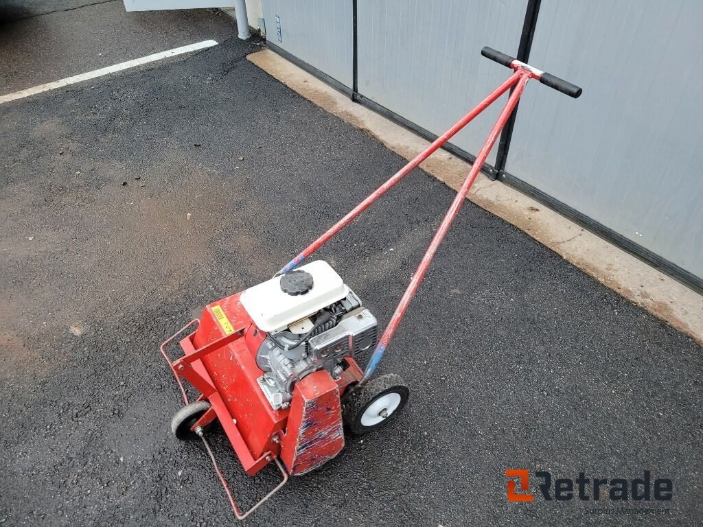 Vertikalskärare gräsmatteluftare Honda - Lantbruksmaskiner: bild 1 Vertikalskärare gräsmatteluftare Honda - Lantbruksmaskiner: bild 1